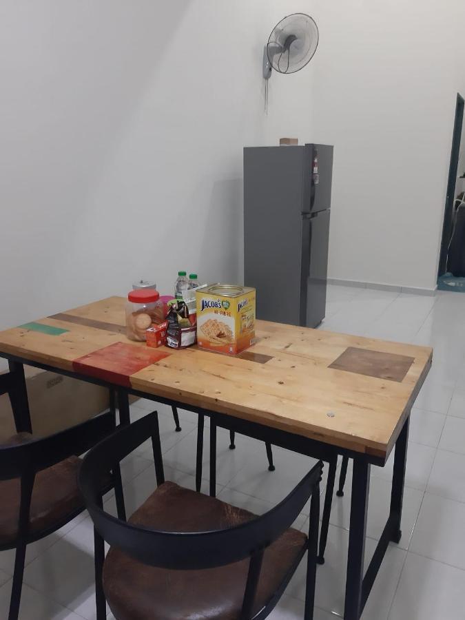 Rumah Armand Melaka 4Br Fully Aircond Extérieur photo